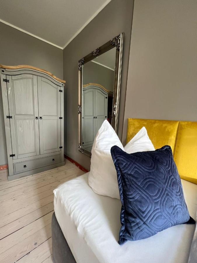 Gutshauszimmer Neu Gaarz Buitenkant foto