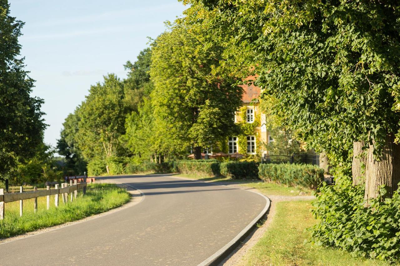 Gutshauszimmer Neu Gaarz Buitenkant foto
