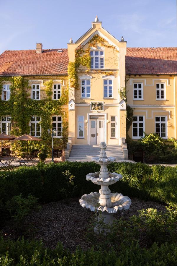 Gutshauszimmer Neu Gaarz Buitenkant foto